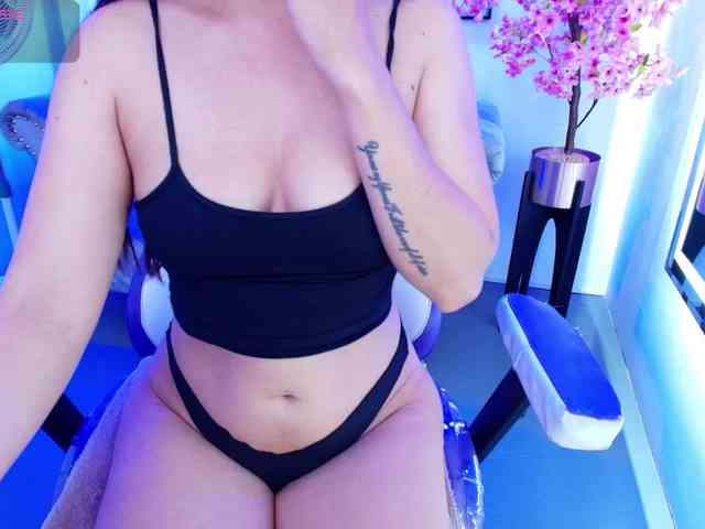 Ema-louisx webcam