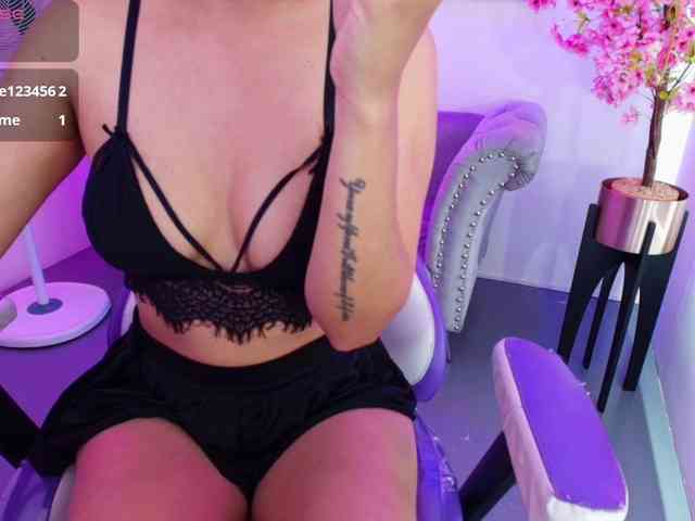 Ema-louisx webcam