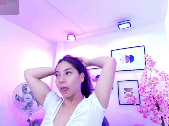 Ema-louisx webcam