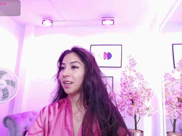 Ema-louisx webcam