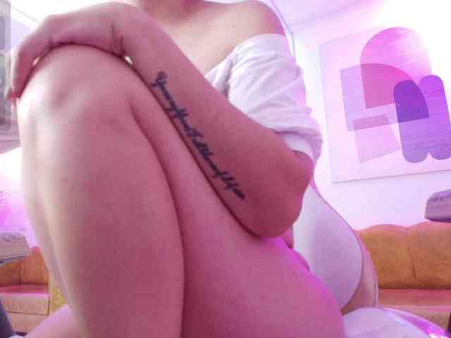 Ema-louisx webcam