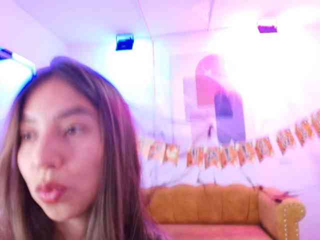 Ema-louisx webcam