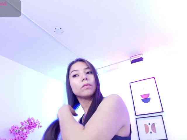 Ema-louisx webcam