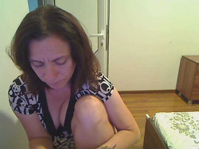 SweetAdela live cam on BongaCams