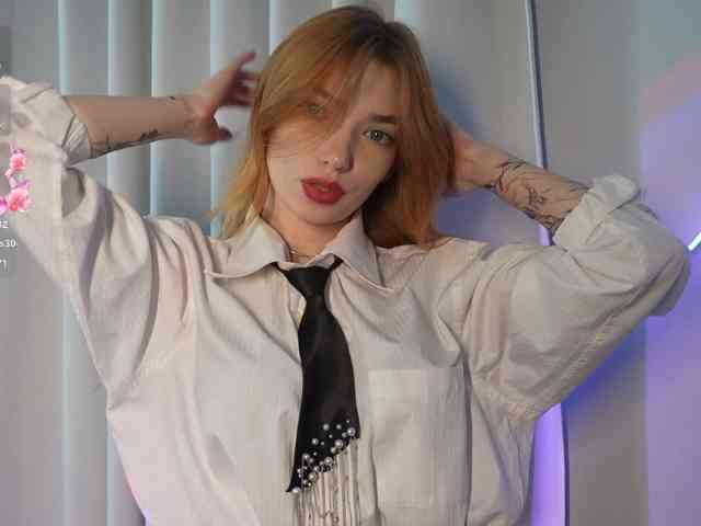 Model: LinaVelle