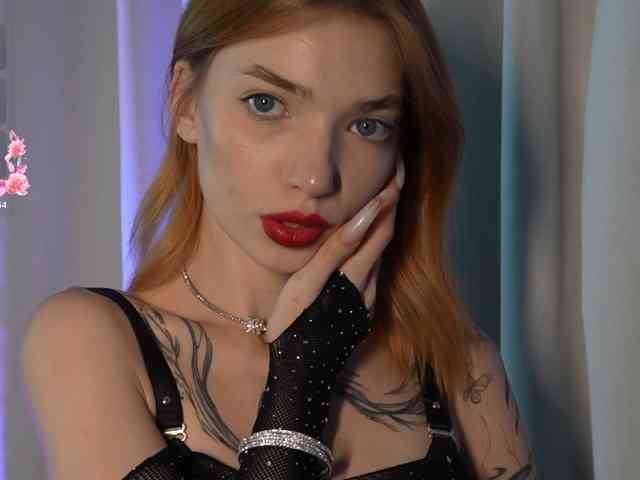 Model: LinaVelle