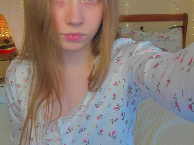 le modèle miya-soft est en webcam porno dans un show sur le site bongacams, il possède les tags suivants: White/Caucasian,Brunette,Shaved