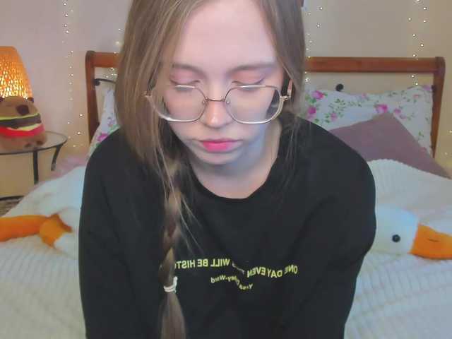 le modèle miya-soft est en webcam porno dans un show sur le site bongacams, il possède les tags suivants: White/Caucasian,Brunette,Shaved