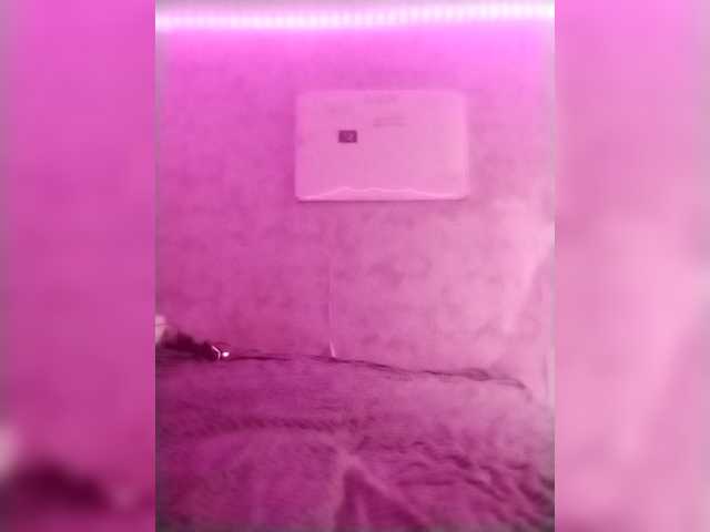 GirlWithACrystal's BongaCams show and profile