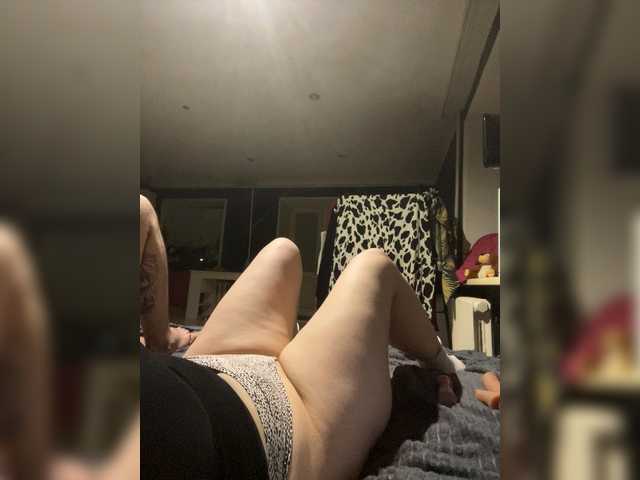 GirlWithACrystal live webcam show
