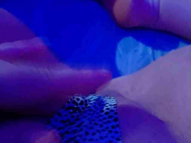 GirlWithACrystal webcam