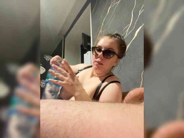 GirlWithACrystal webcam