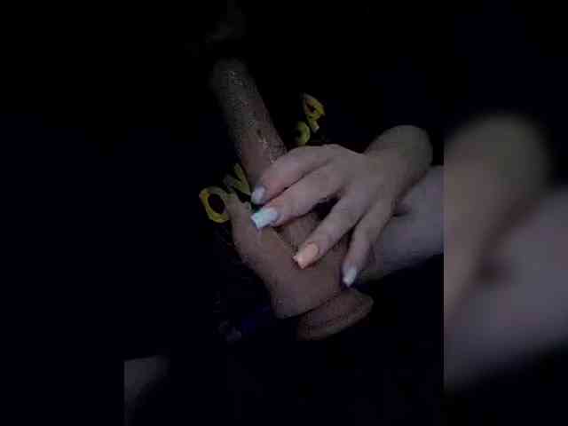 GirlWithACrystal webcam