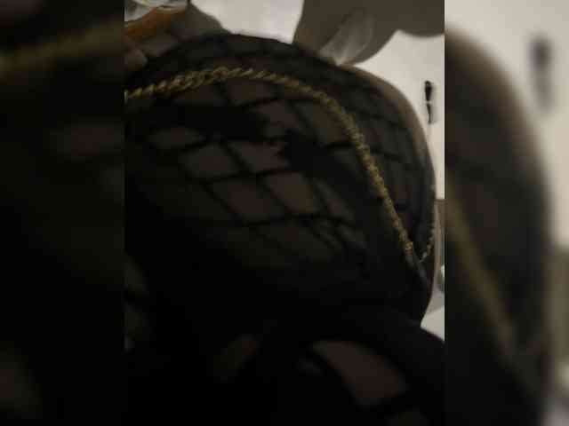 GirlWithACrystal webcam