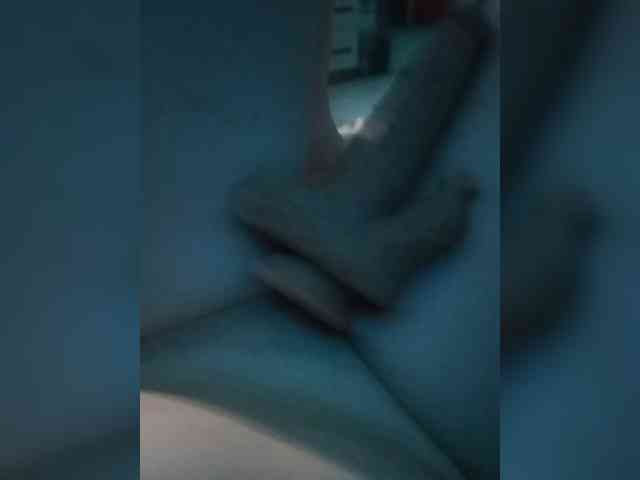 GirlWithACrystal webcam