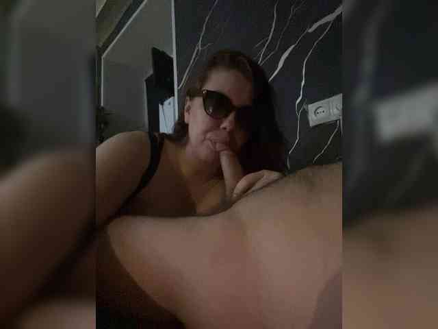 Girlwithacrystal's cam show statistics and live stream