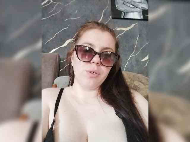GirlWithACrystal webcam