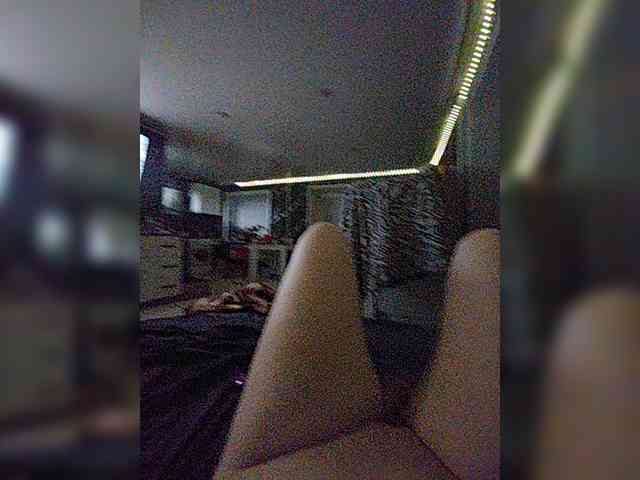 GirlWithACrystal webcam