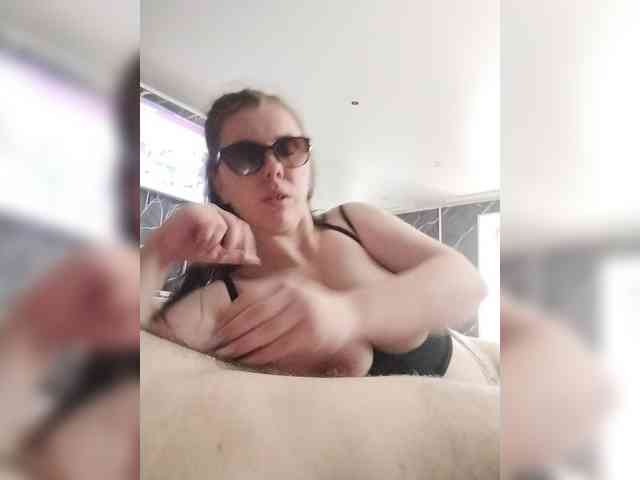 Girlwithacrystal's cam show statistics and live stream