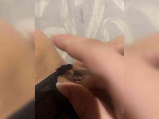 GirlWithACrystal webcam