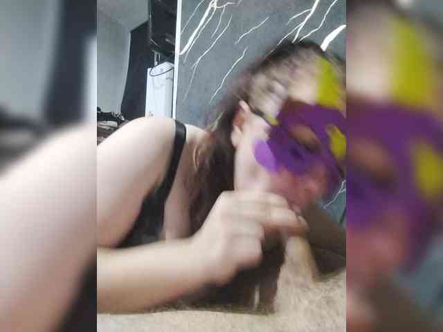 GirlWithACrystal webcam
