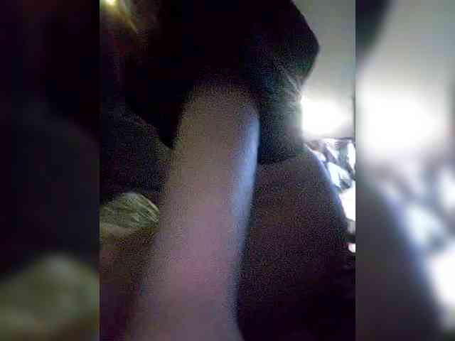 GirlWithACrystal webcam