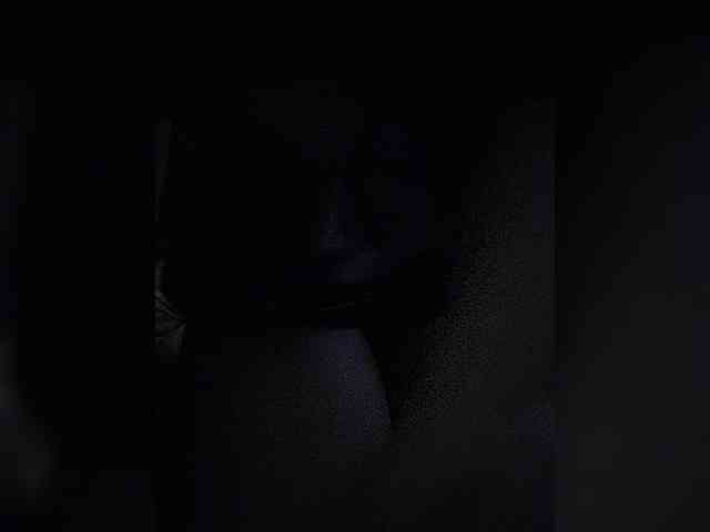 GirlWithACrystal webcam