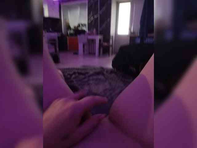 GirlWithACrystal webcam