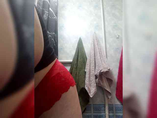 GirlWithACrystal webcam