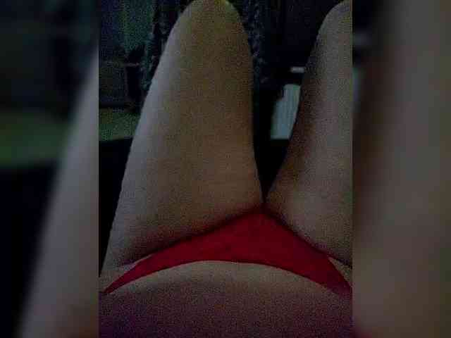 GirlWithACrystal webcam