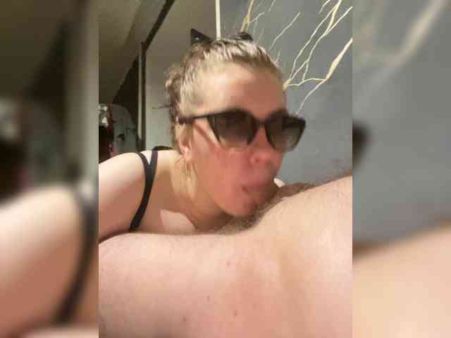 GirlWithACrystal webcam