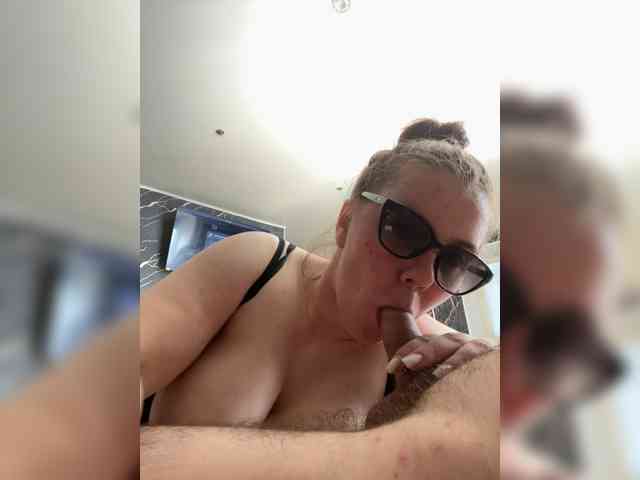 GirlWithACrystal webcam