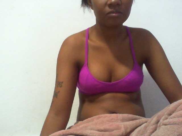 Njara12 live cam on BongaCams
