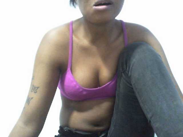 Njara12 live cam on BongaCams