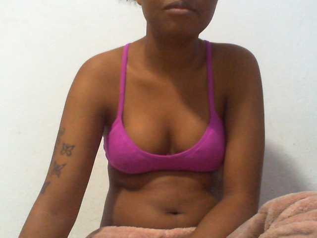 Njara12 live cam on BongaCams
