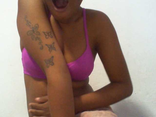 Njara12 live cam on BongaCams