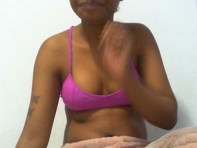 Njara12 live cam on BongaCams