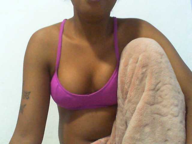 Njara12 live cam on BongaCams