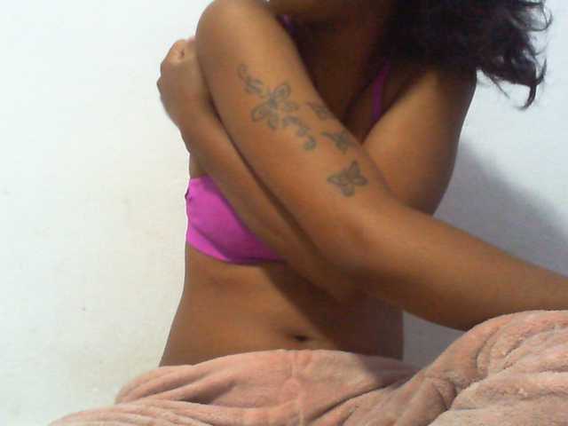 Njara12 live cam on BongaCams