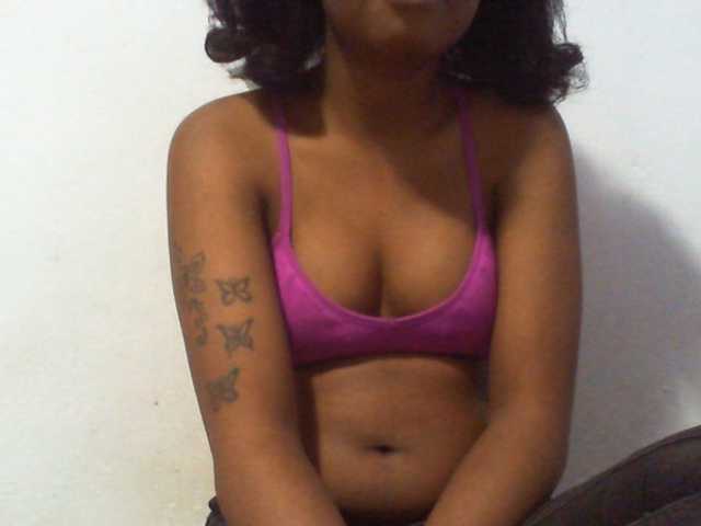 Njara12 live cam on BongaCams