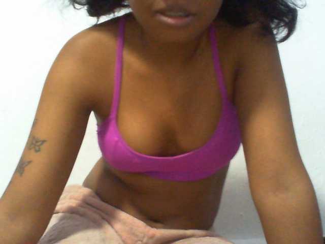 Njara12 live cam on BongaCams
