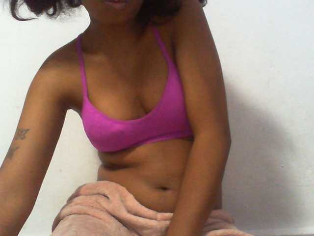 Njara12 live cam on BongaCams