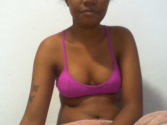 Njara12 live cam on BongaCams