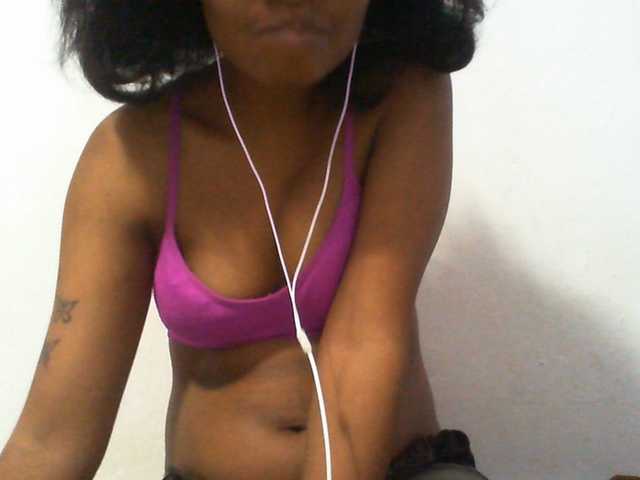 Njara12 live cam on BongaCams