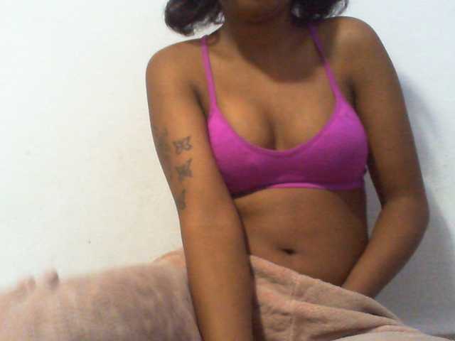 Njara12 live cam on BongaCams