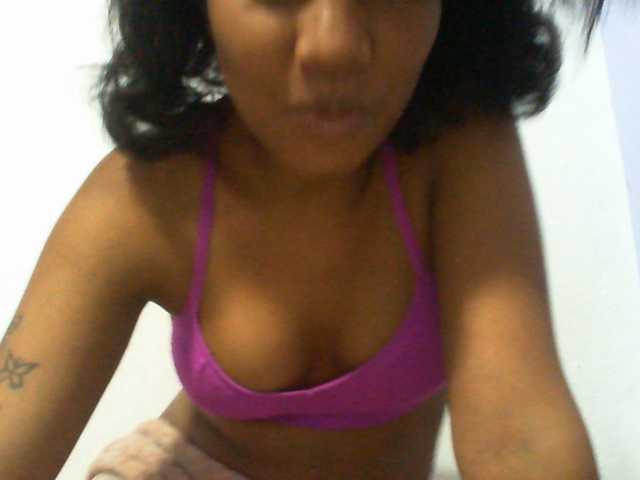 Njara12 live cam on BongaCams