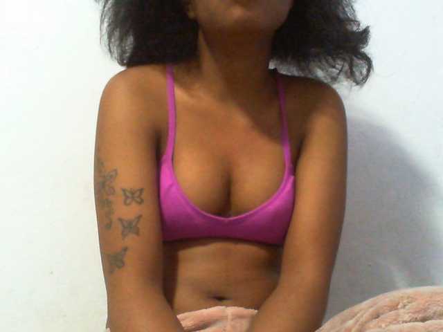 Njara12 live cam on BongaCams