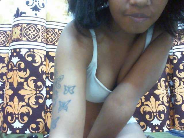 Njara12 live cam on BongaCams