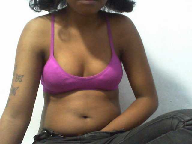 Njara12 live cam on BongaCams
