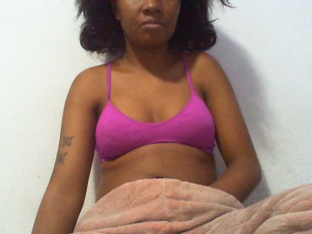 Njara12 live cam on BongaCams
